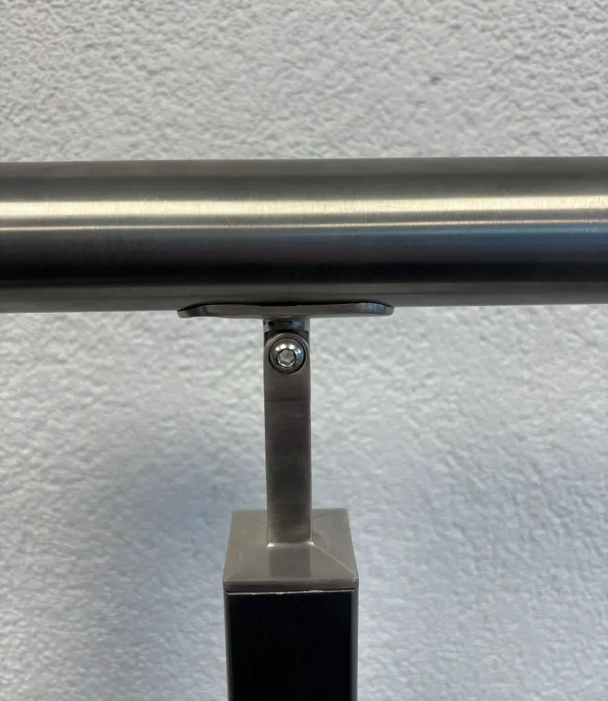 i06.05B3.4ES paraugs.webp